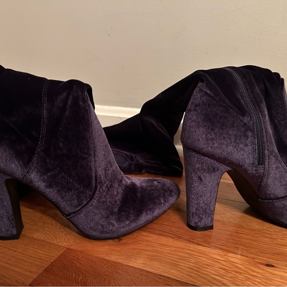 Beautiful blue over the knee boots size 9. Taylor swift boots! - Picture 2 of 5